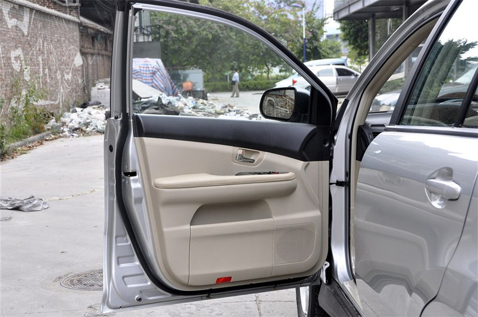 2013款 劲悦版 2.4L MT 豪华型 座椅空间