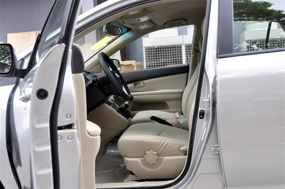 2013款 劲悦版 2.4L MT 豪华型 座椅空间