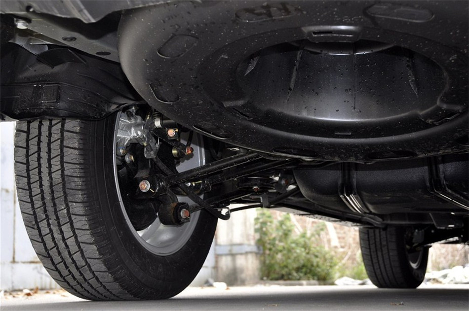 2013款 劲悦版 2.4L MT 豪华型 引擎底盘