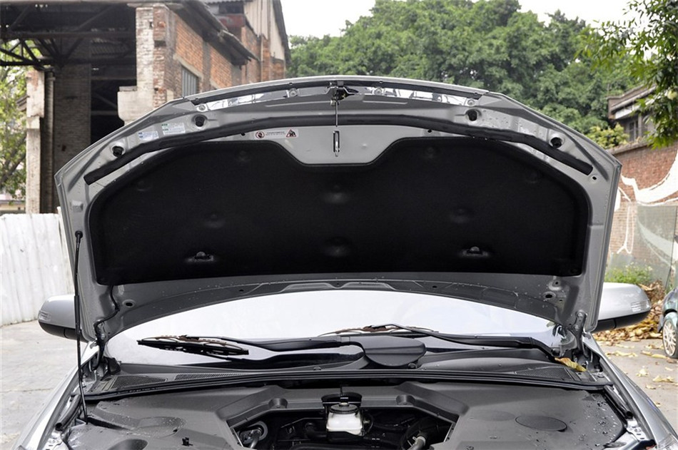 2013款 劲悦版 2.4L MT 豪华型 引擎底盘