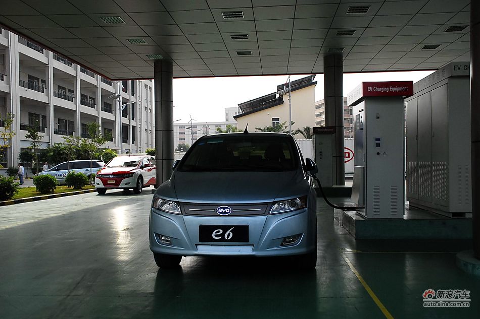 比亚迪E6纯电动车外观实拍