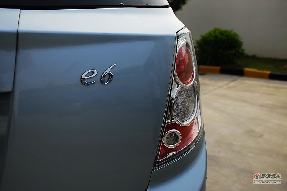 比亚迪E6纯电动车外观实拍