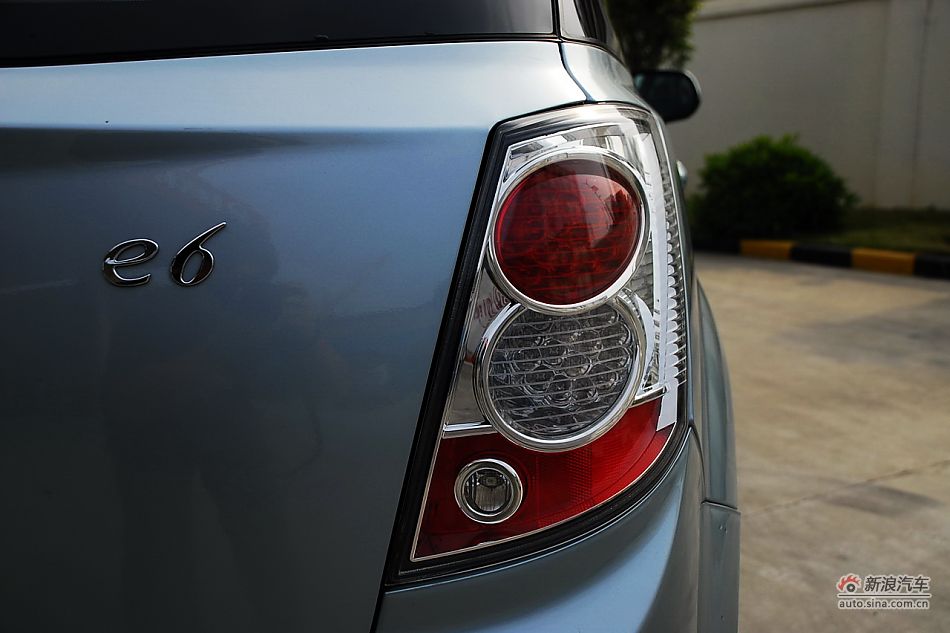 比亚迪E6纯电动车外观实拍