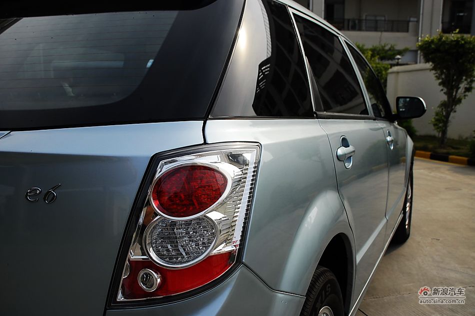 比亚迪E6纯电动车外观实拍