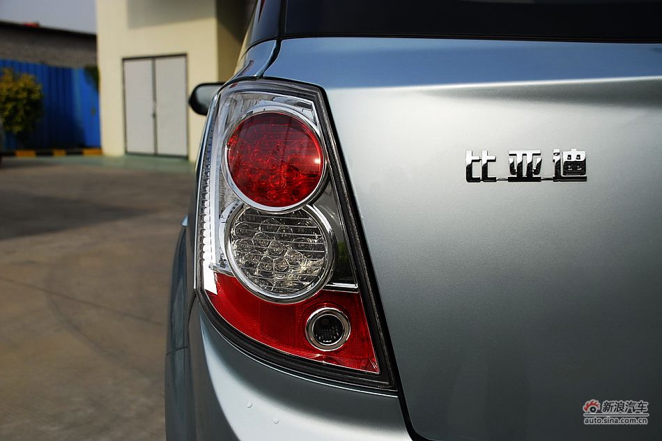 比亚迪E6纯电动车外观实拍