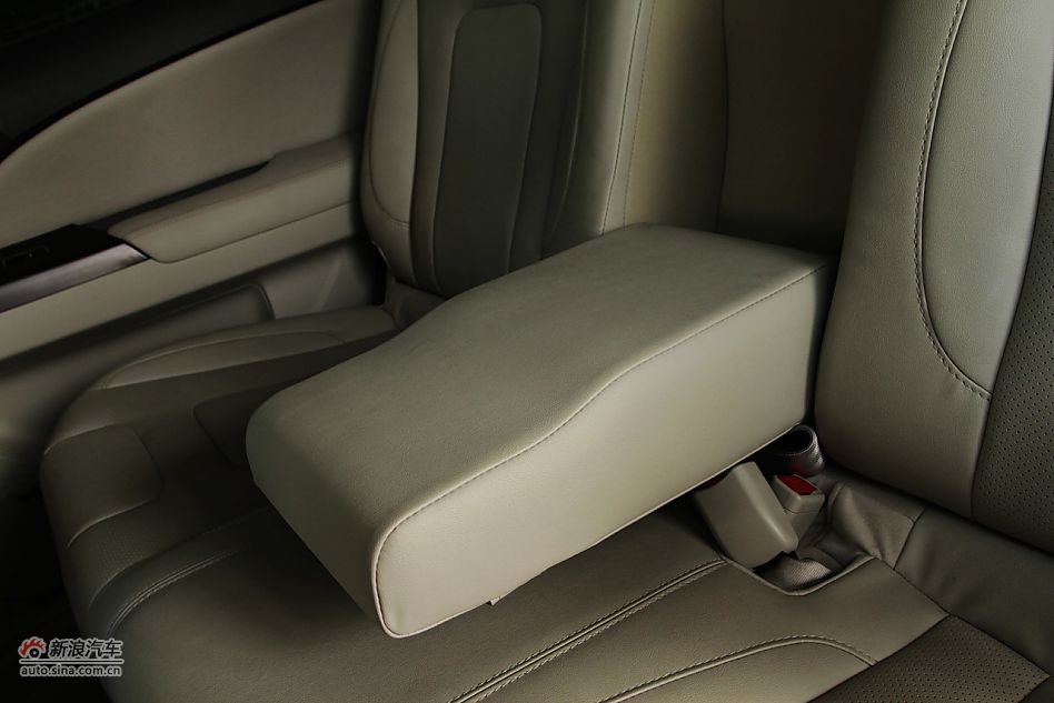 比亚迪e6 CVT纯电动车