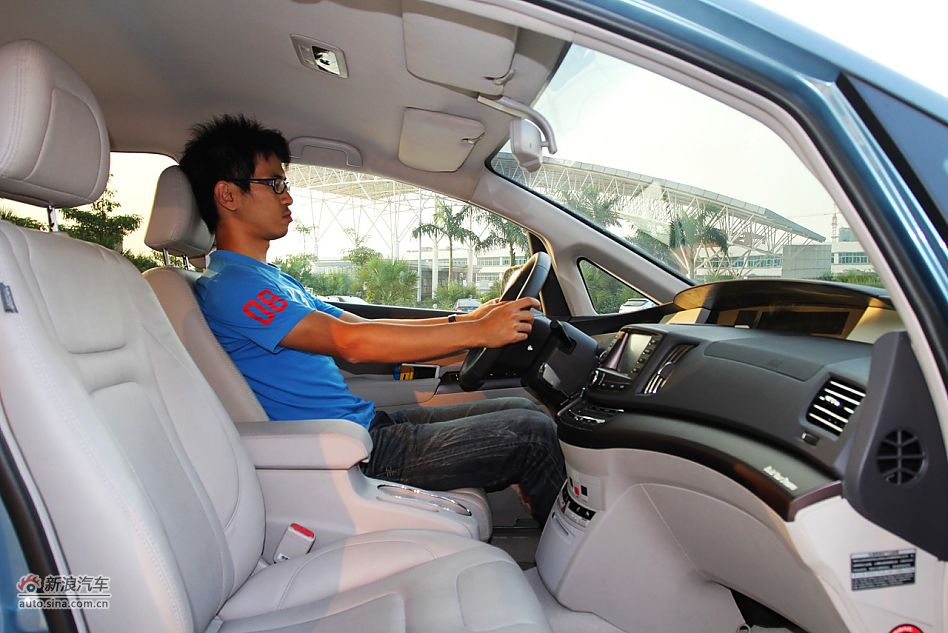 比亚迪e6 CVT纯电动车