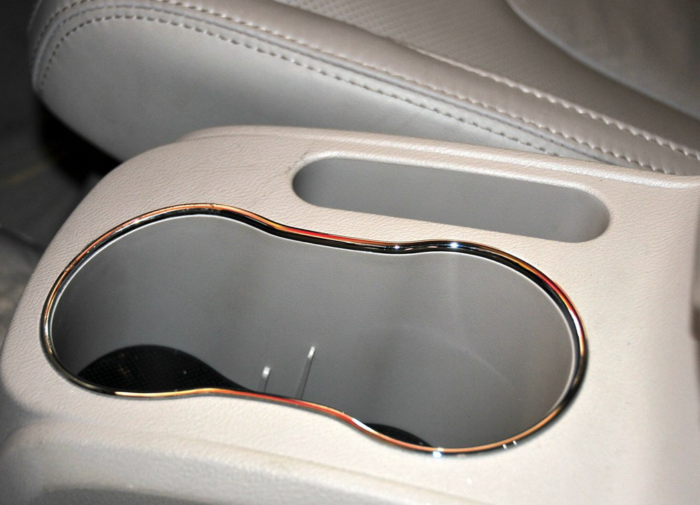 比亚迪e6先行者 2012款 座椅空间