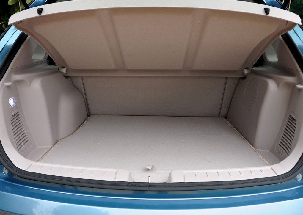 比亚迪e6先行者 2012款 座椅空间