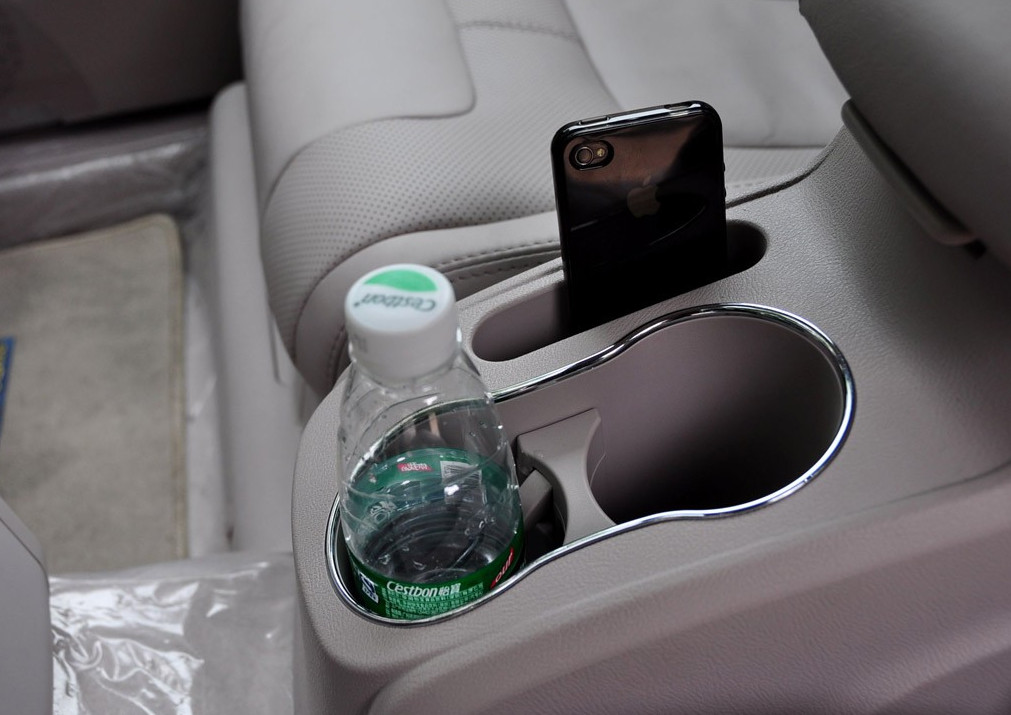 比亚迪e6先行者 2012款 座椅空间