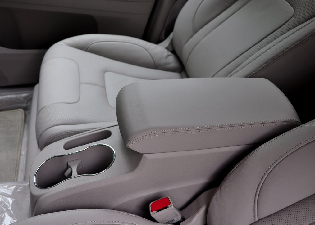 比亚迪e6先行者 2012款 座椅空间