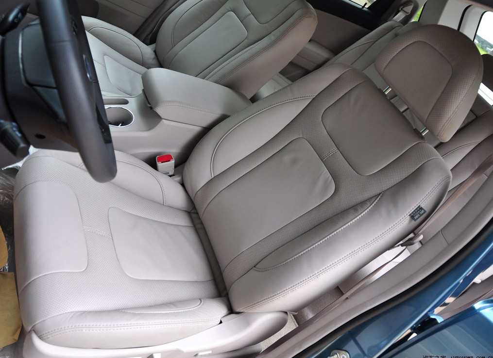比亚迪e6先行者 2012款 座椅空间