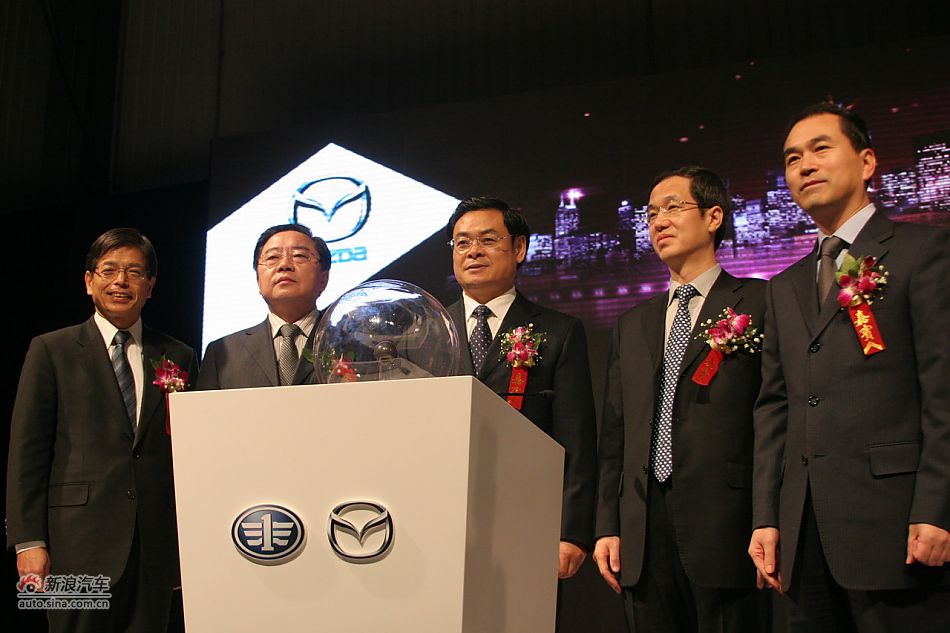 启动仪式领导合影