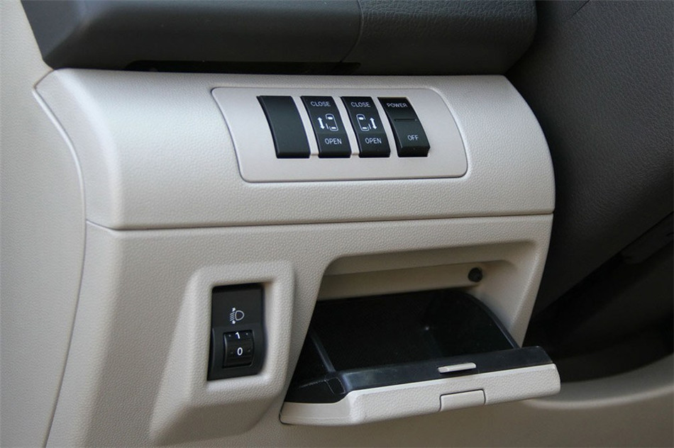 马自达8 2013款 2.5L AT 至尊版 空间