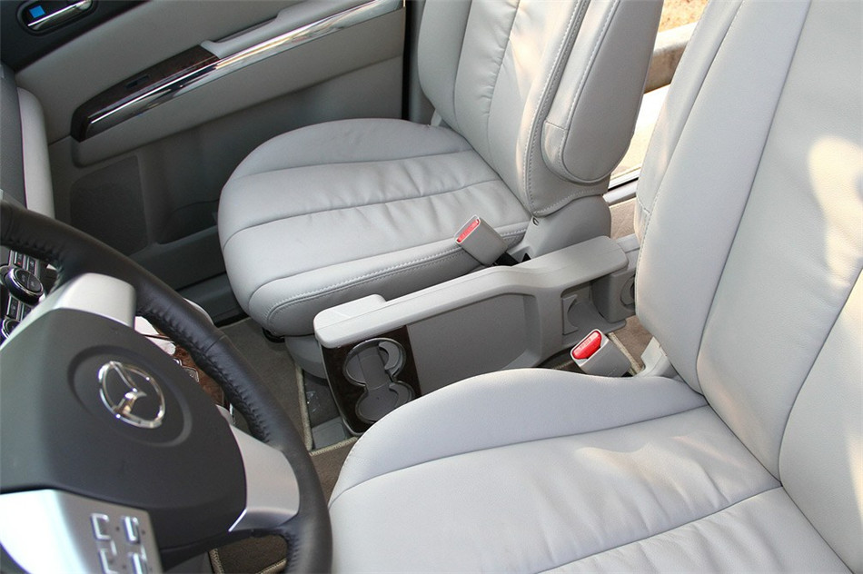 Դ8 2013 2.5L AT  ռ