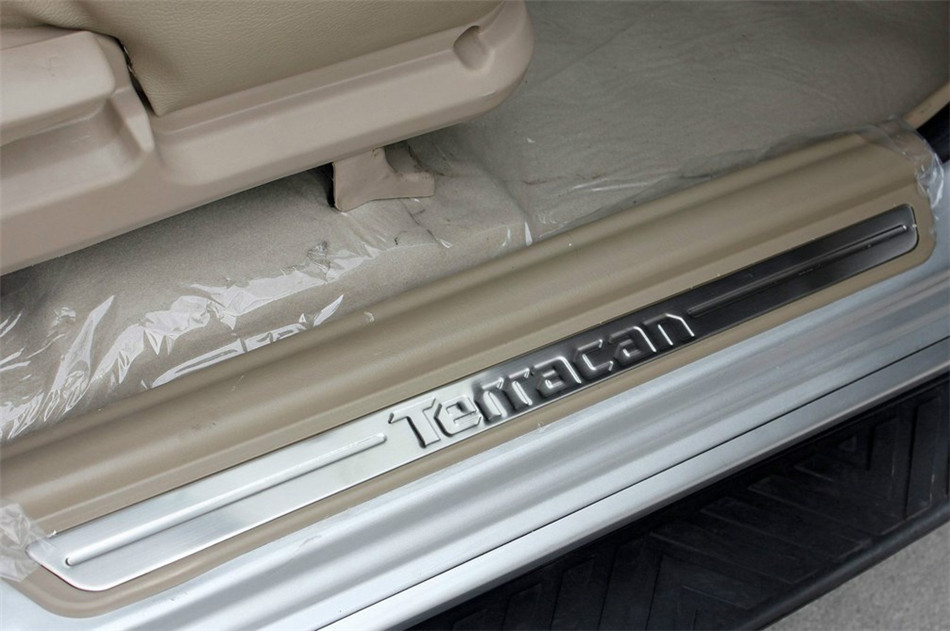 2010款 2.4L 两驱 MT 豪华型 座椅空间