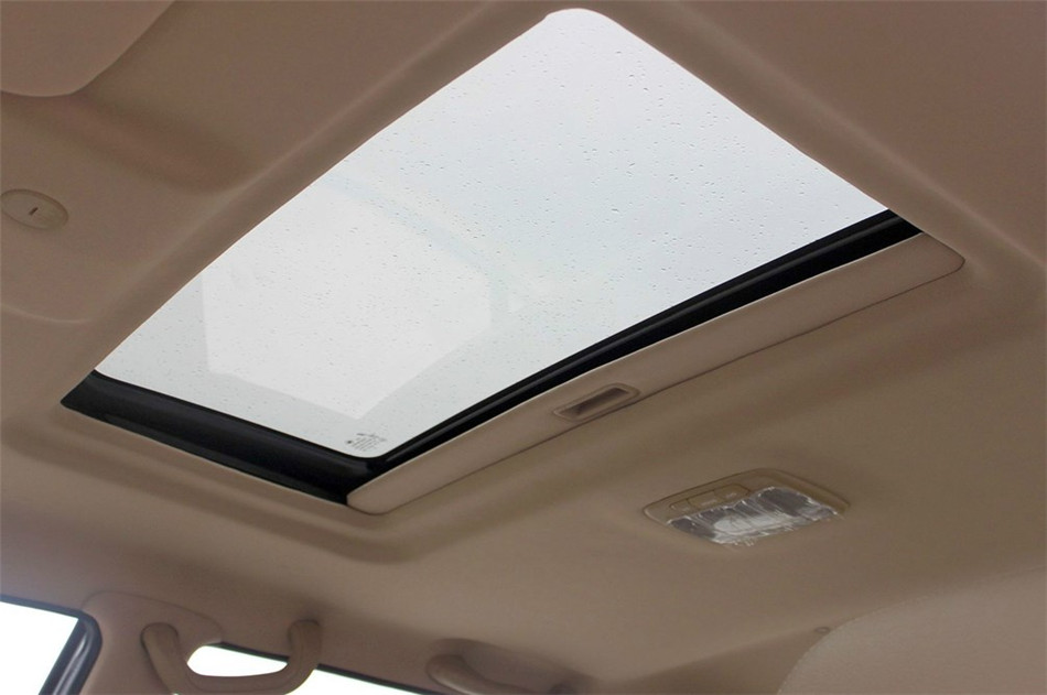 2010款 2.4L 两驱 MT 豪华型 座椅空间