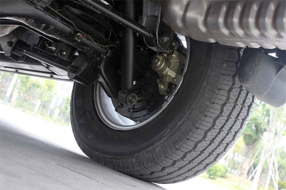 2010款 2.4L 两驱 MT 豪华型 引擎底盘