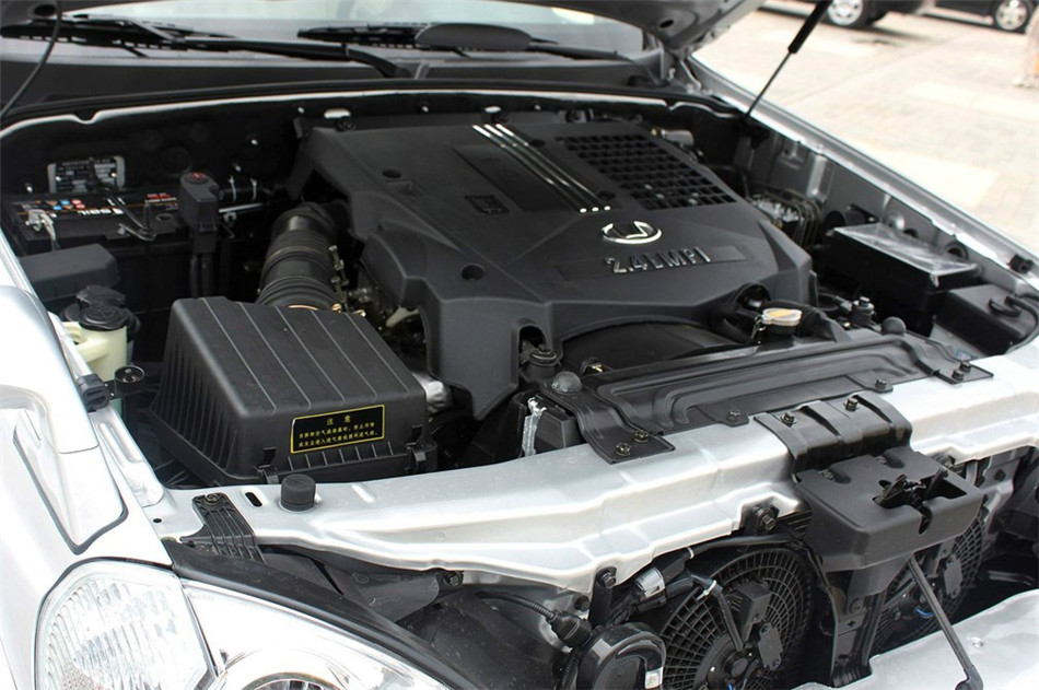 2010款 2.4L 两驱 MT 豪华型 引擎底盘