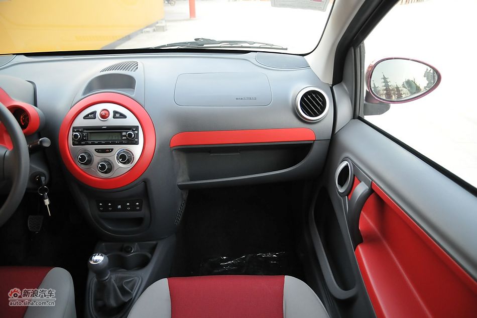 2011款悦悦内饰实拍