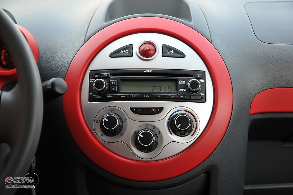 2011款悦悦内饰实拍