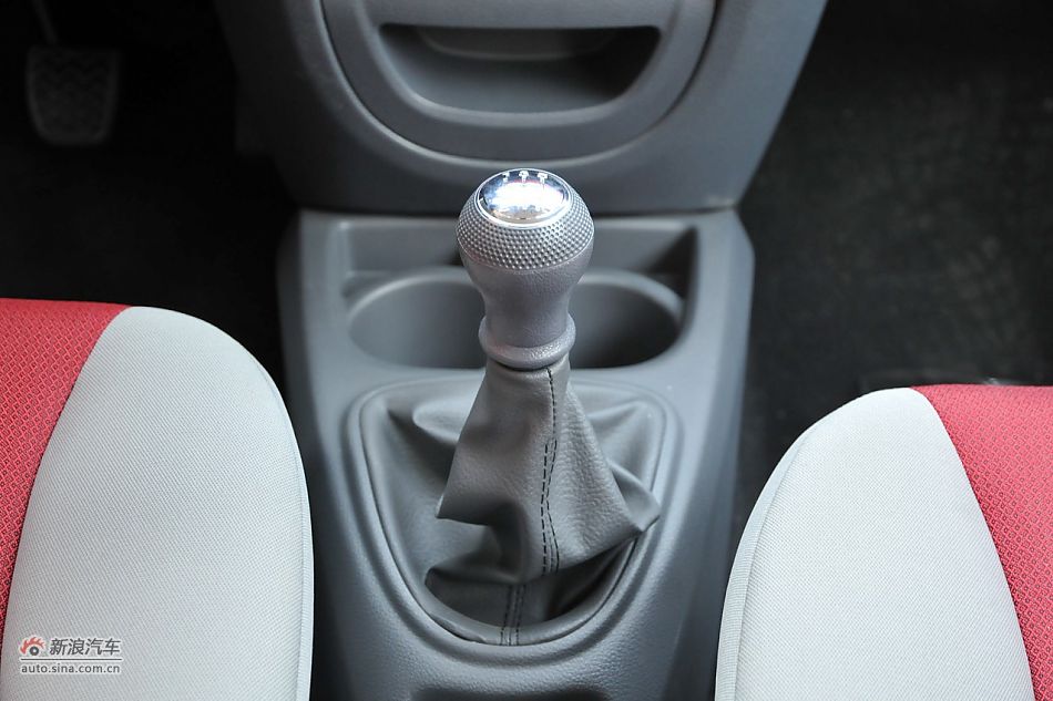 2011款悦悦内饰实拍