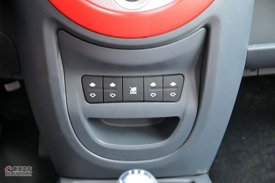 2011款悦悦内饰实拍