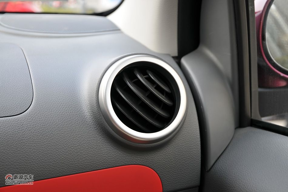 2011款悦悦内饰实拍