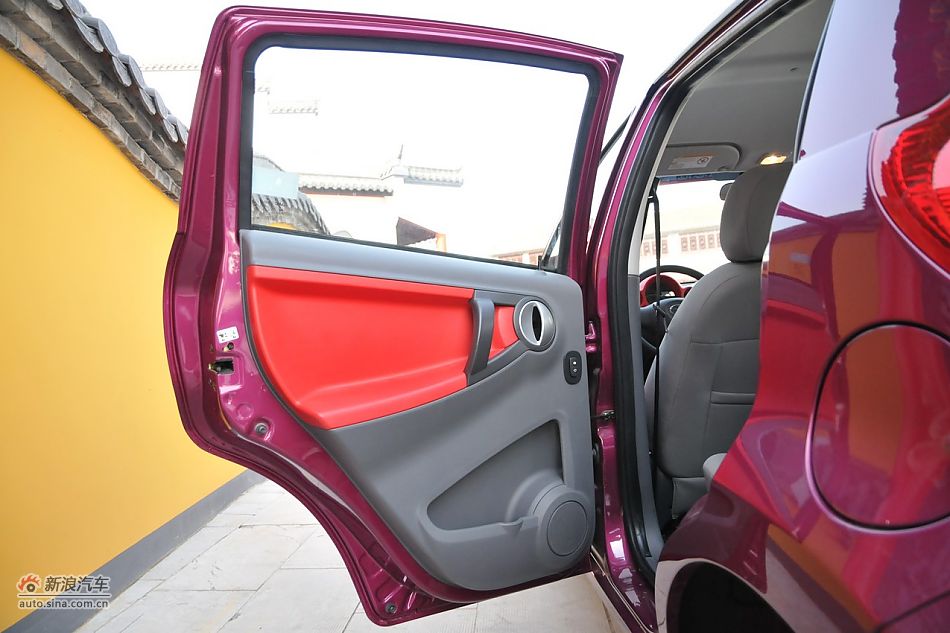 2011款悦悦内饰实拍