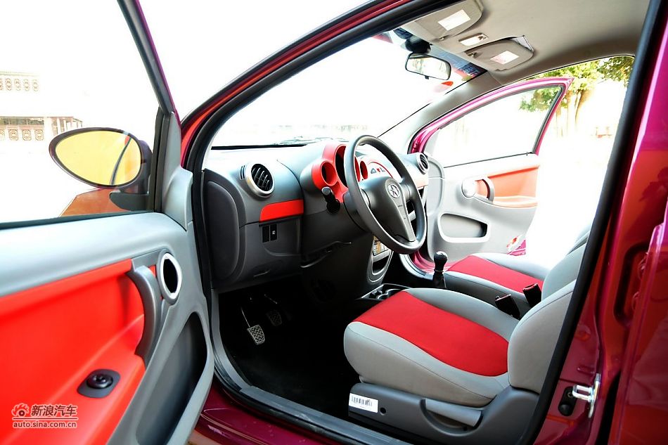 2011款悦悦内饰实拍