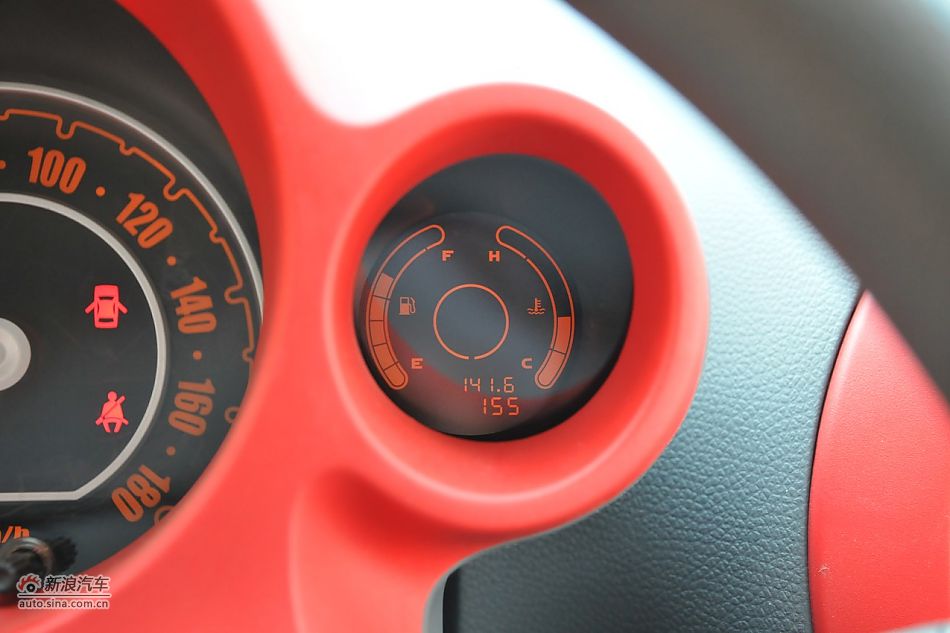 2011款悦悦内饰实拍