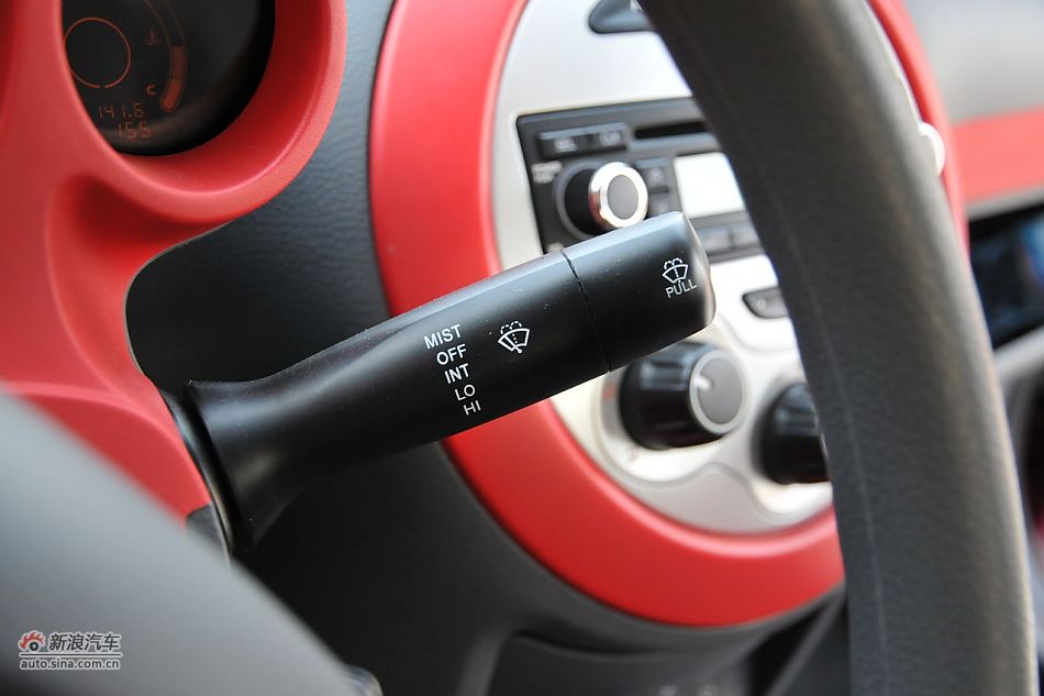 2011款悦悦内饰实拍