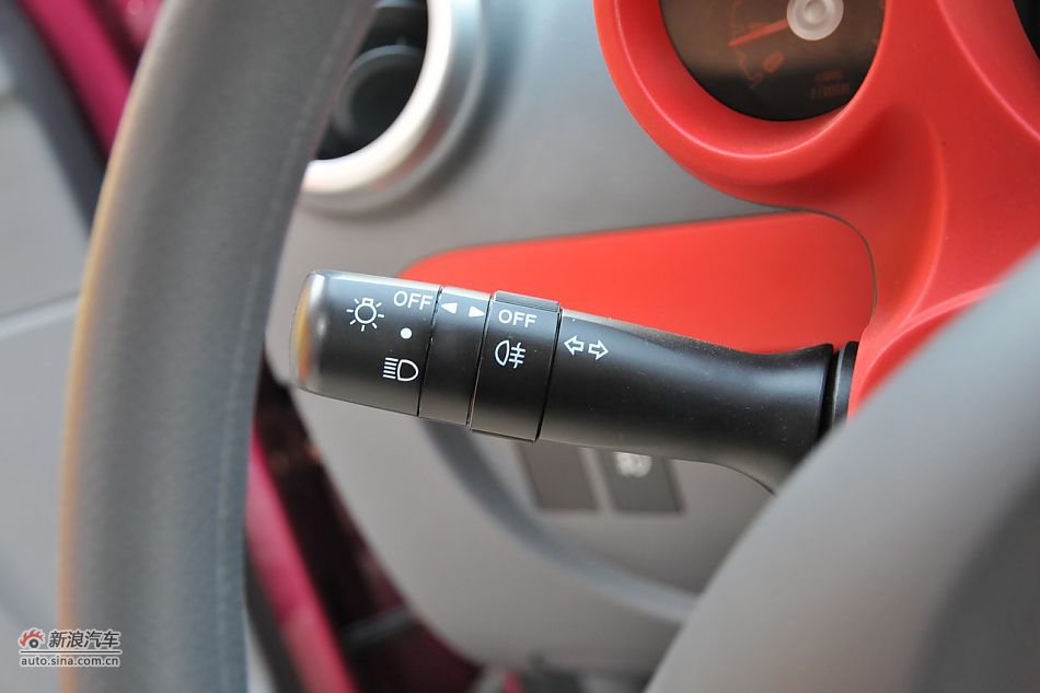 2011款悦悦内饰实拍