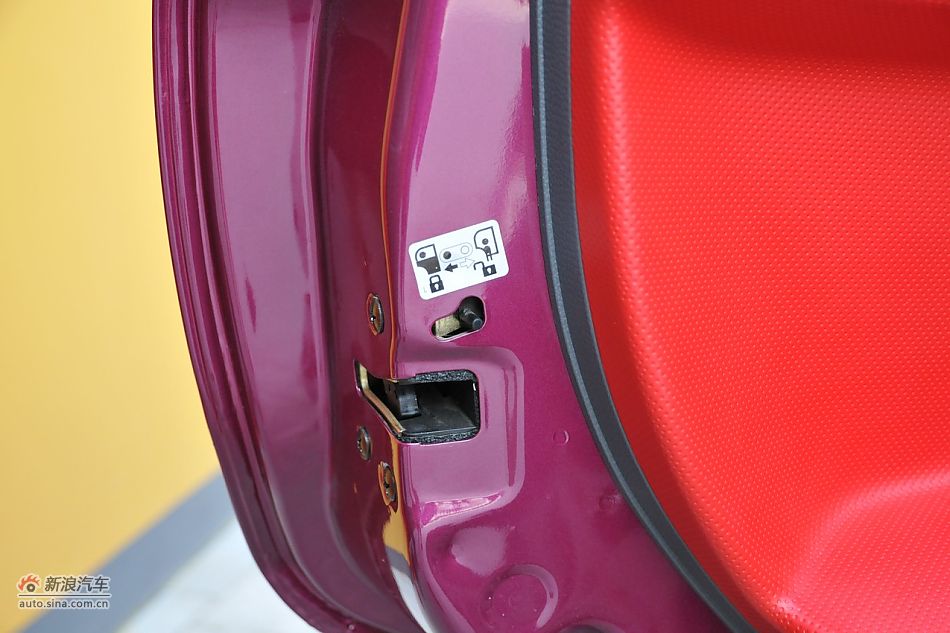 2011款悦悦内饰实拍