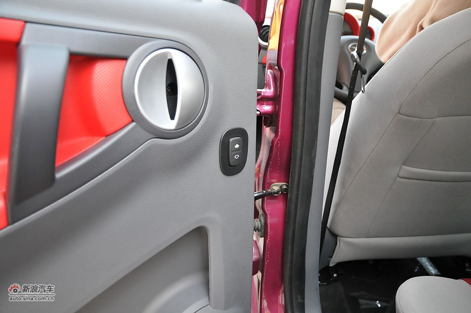 2011款悦悦内饰实拍