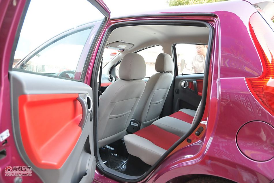 2011款悦悦内饰实拍