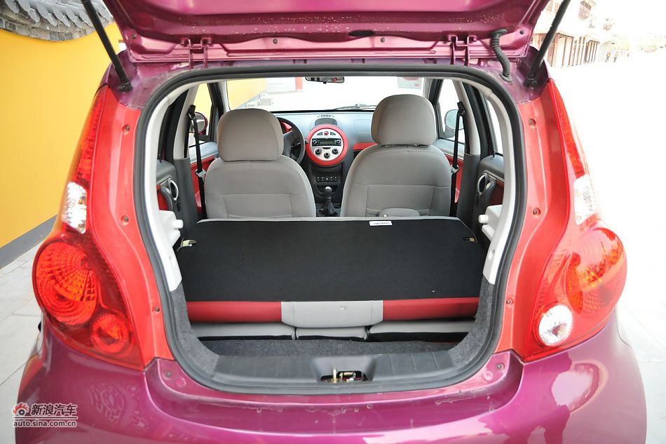 2010款悦悦后备箱