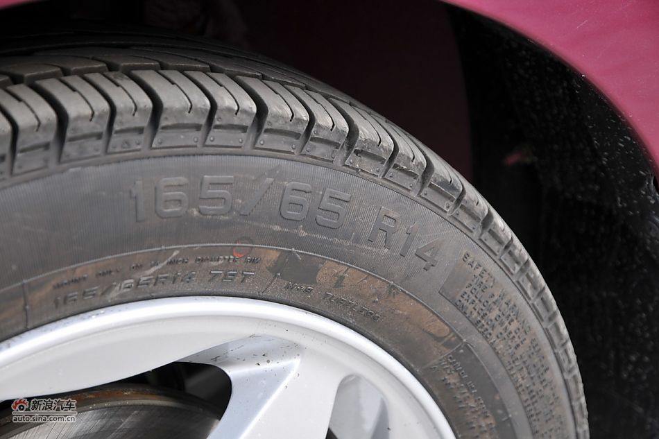 2011款悦悦车辆外部细节