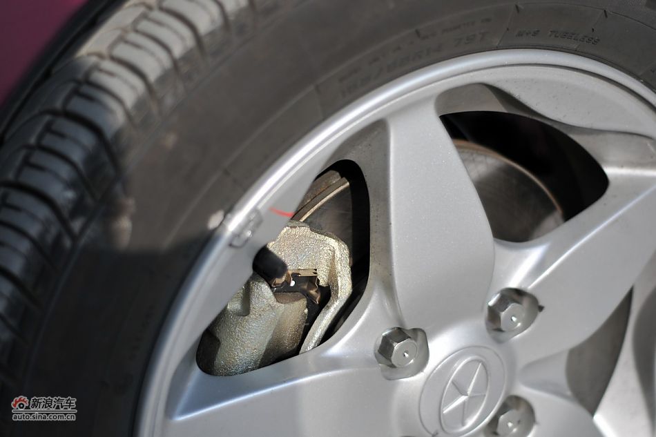 2011款悦悦车辆外部细节