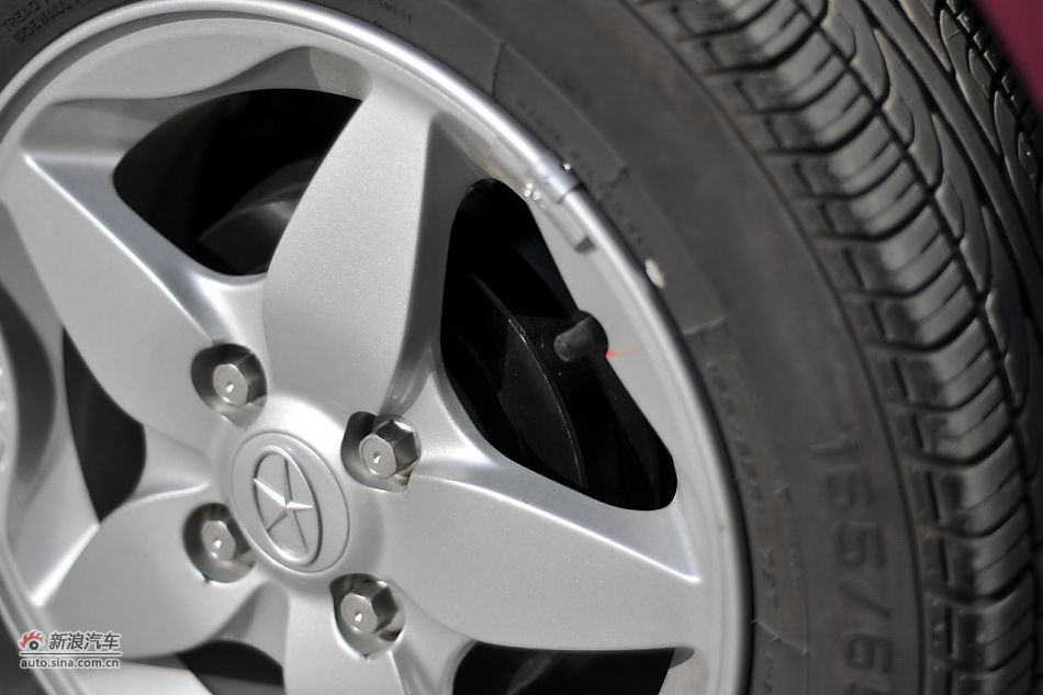 2011款悦悦车辆外部细节