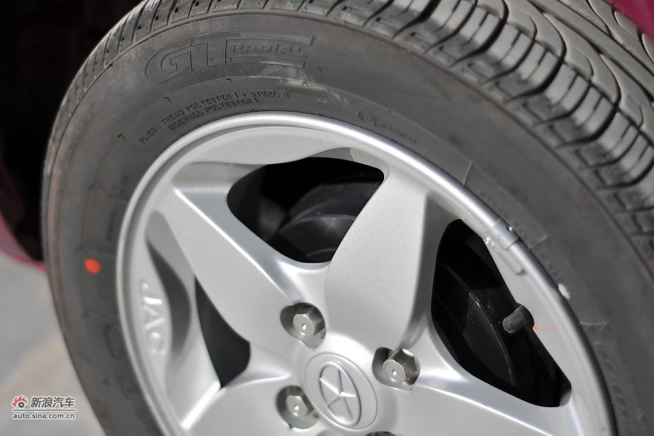 2011款悦悦车辆外部细节