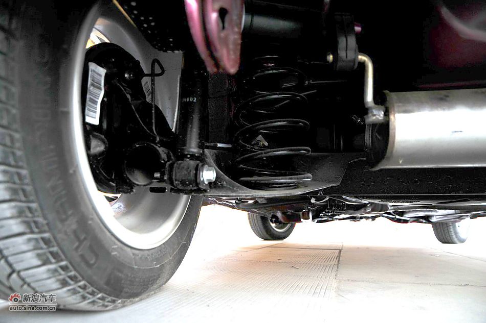 2010款悦悦底盘悬挂