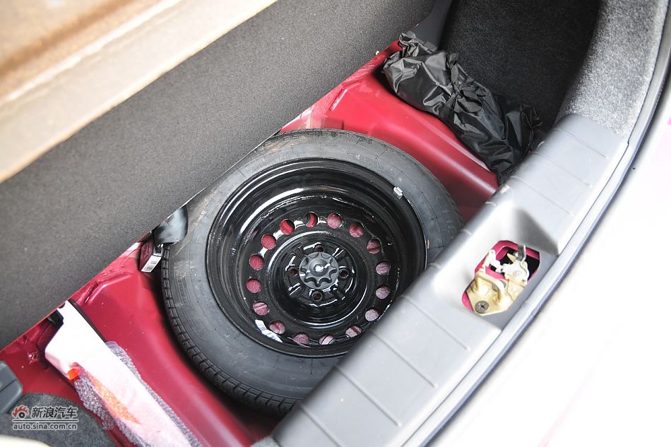 2010款悦悦后备箱