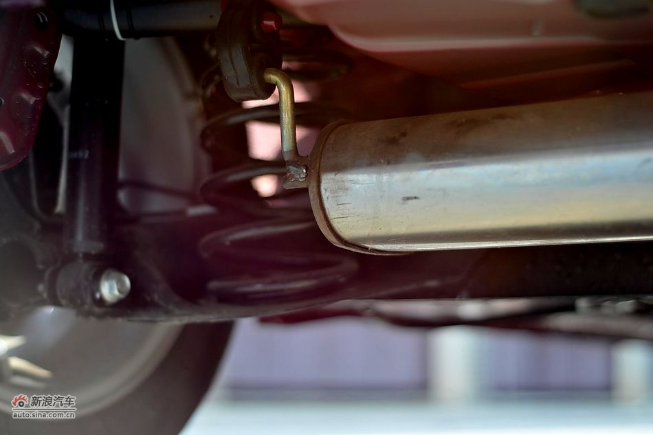 2010款悦悦底盘悬挂