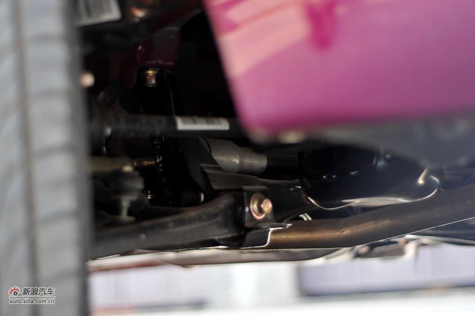 2010款悦悦底盘悬挂
