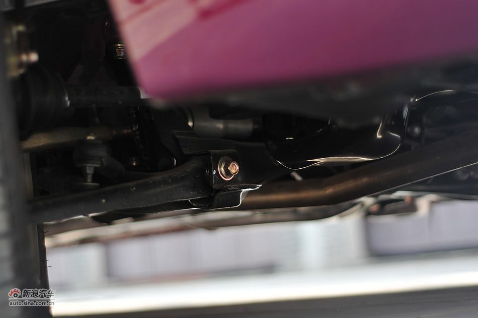 2010款悦悦底盘悬挂