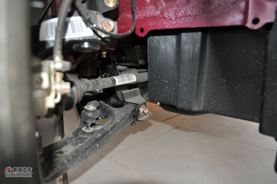 2010款悦悦底盘悬挂