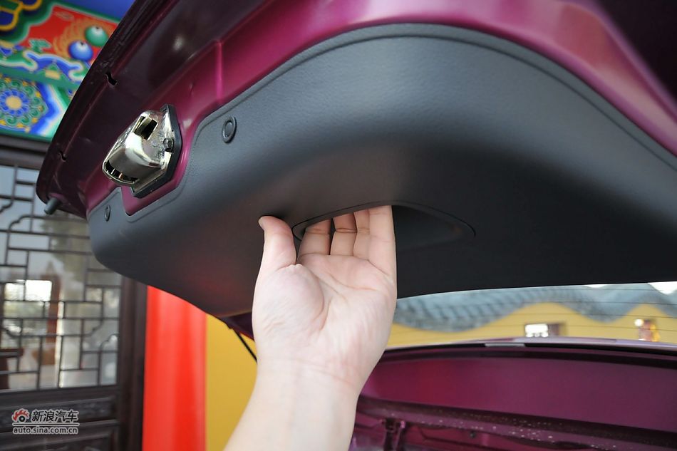 2010款悦悦后备箱