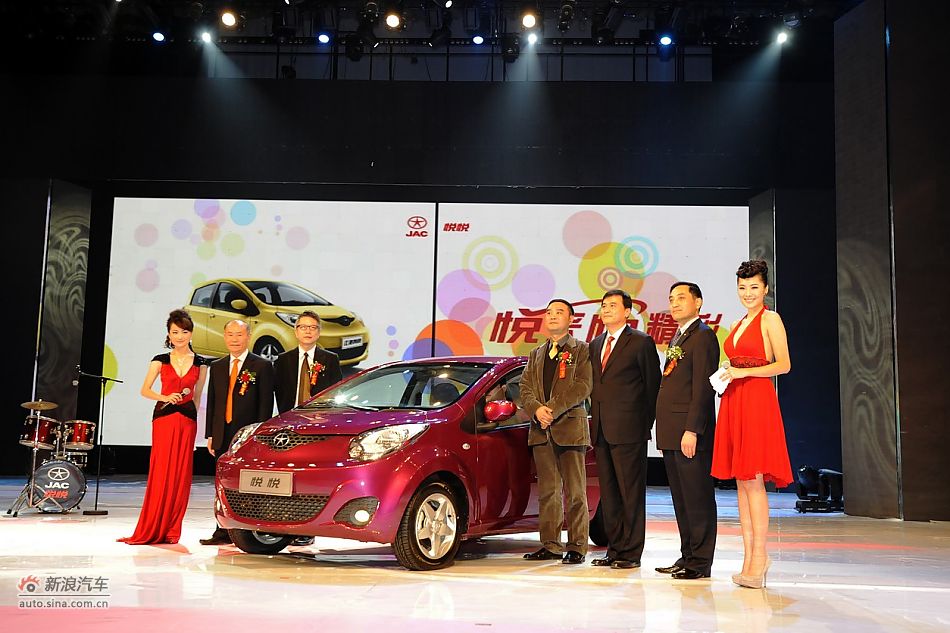 集团公司左延安董事长合影