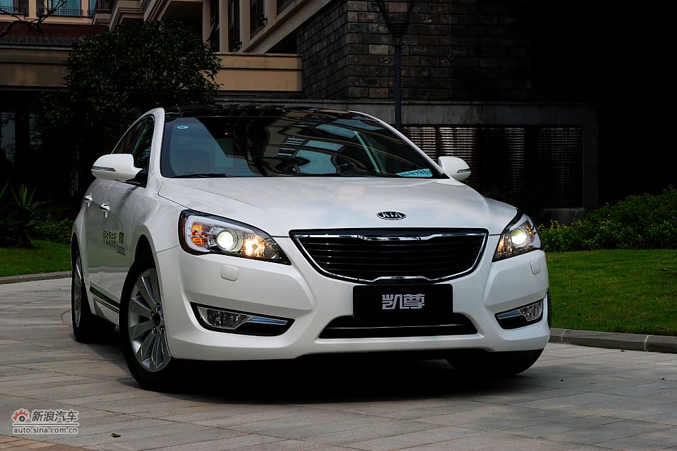 凯尊2.4L旗舰型外观